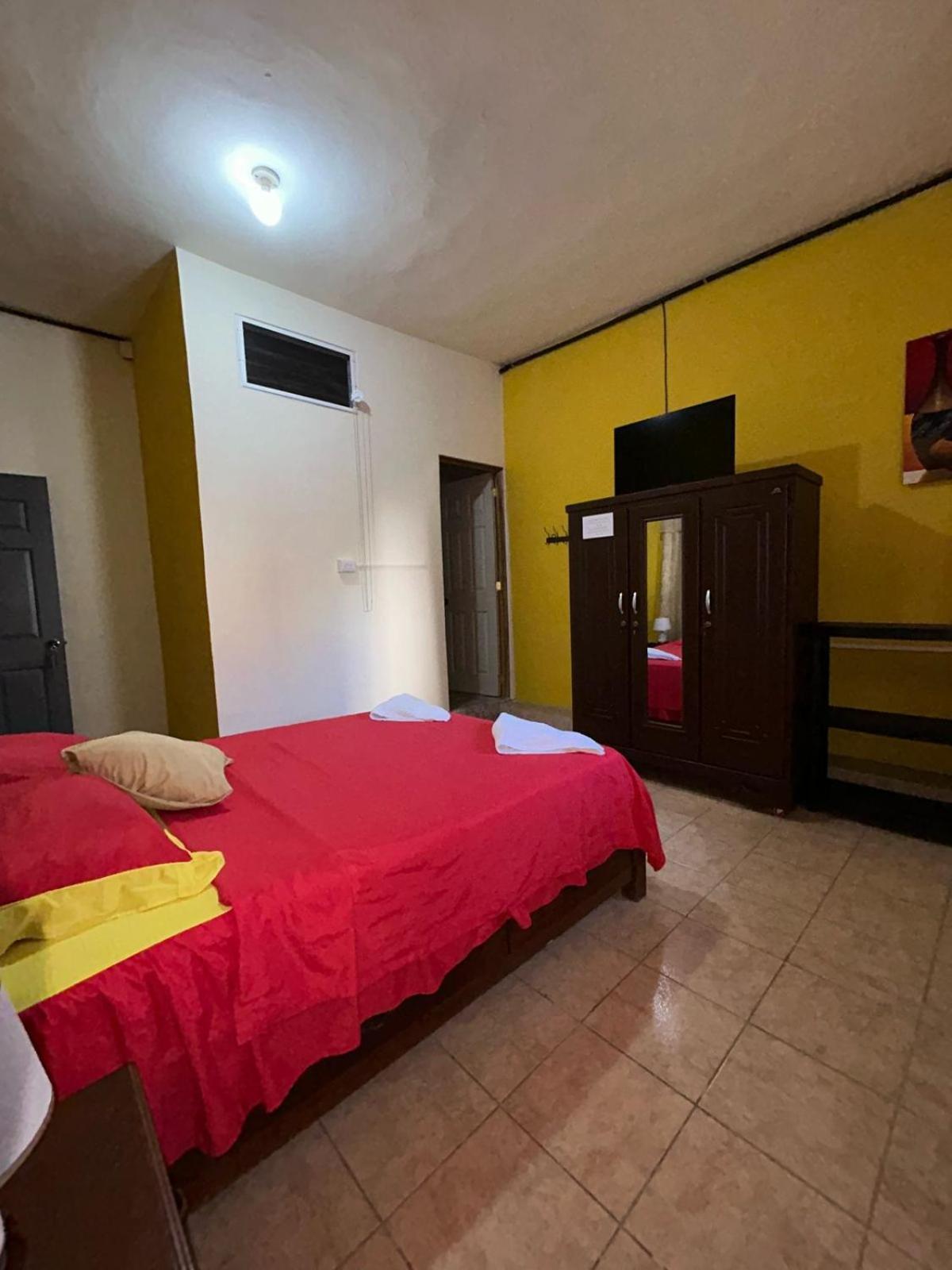Casa Maya Itza Flores Exteriör bild