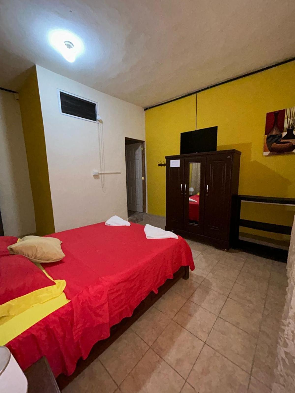 Casa Maya Itza Flores Exteriör bild