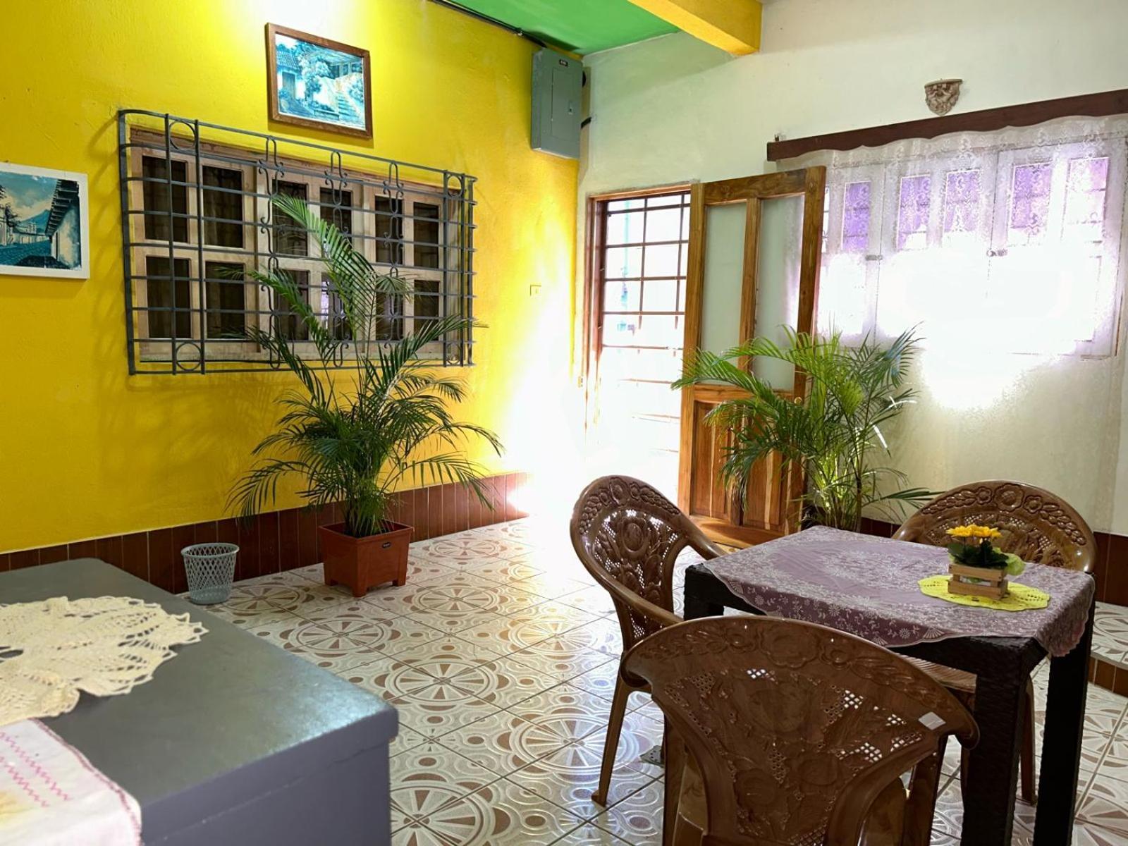 Casa Maya Itza Flores Exteriör bild