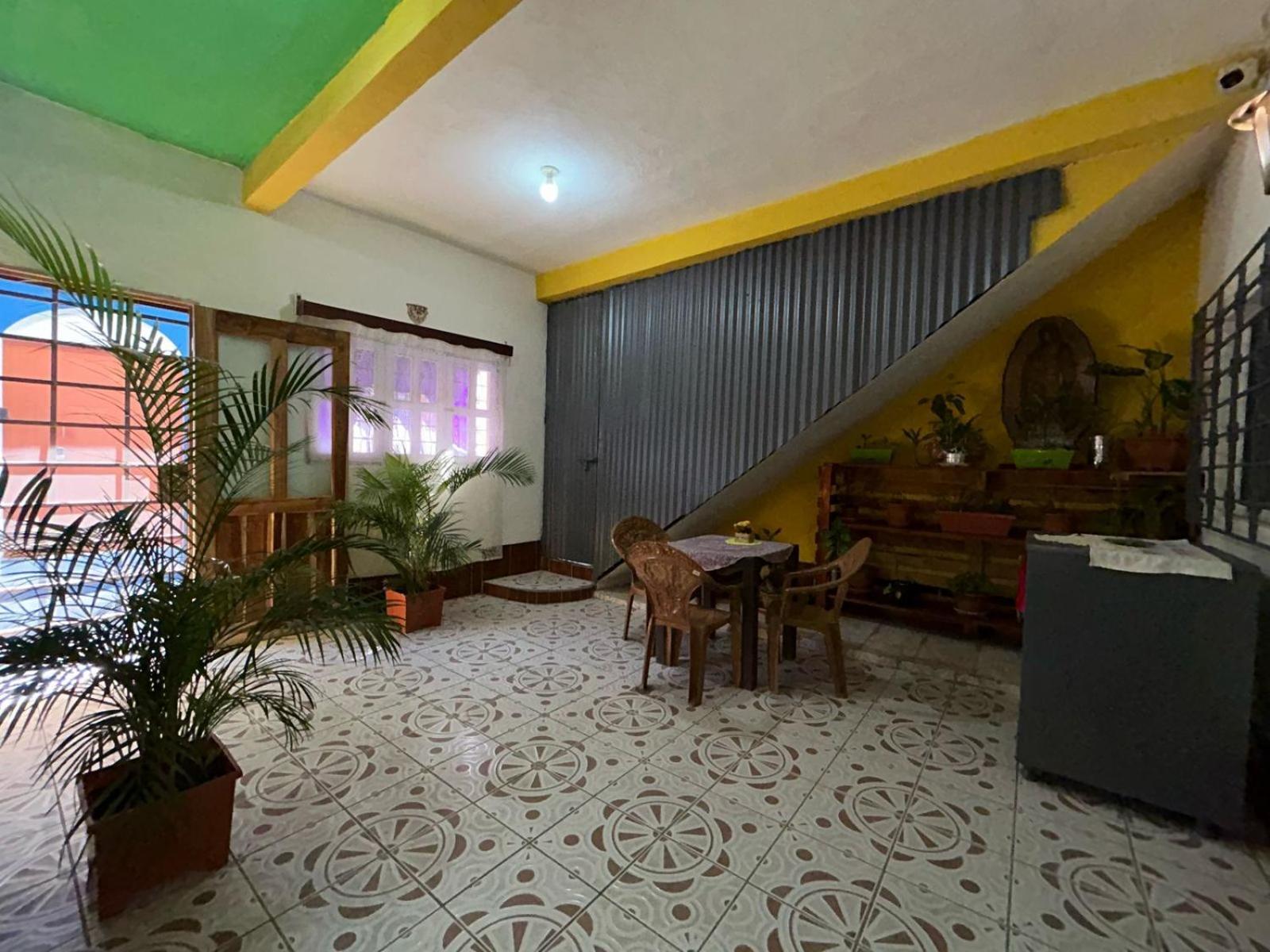 Casa Maya Itza Flores Exteriör bild