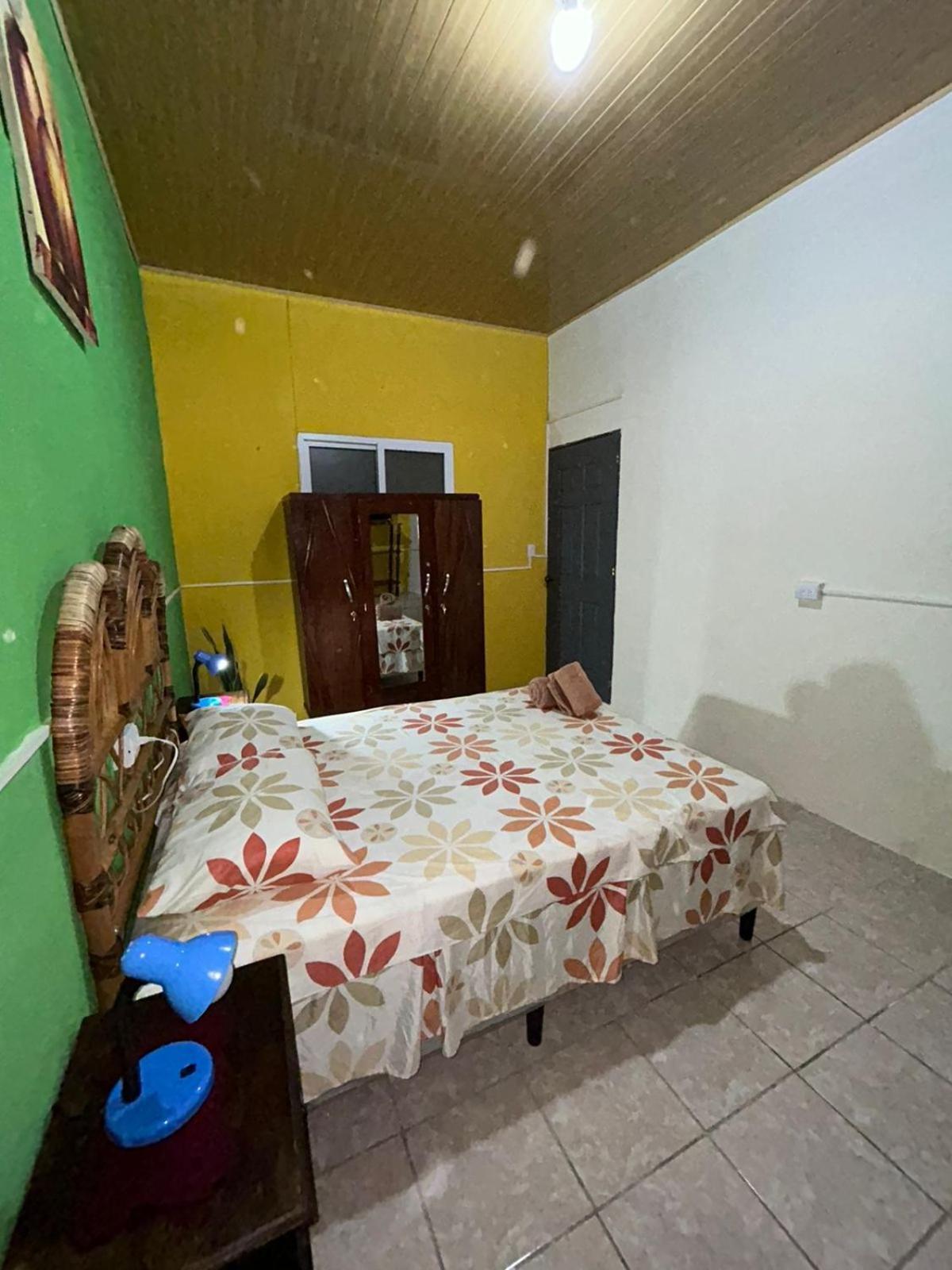 Casa Maya Itza Flores Exteriör bild
