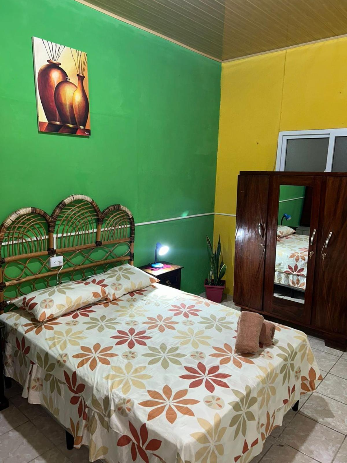 Casa Maya Itza Flores Exteriör bild