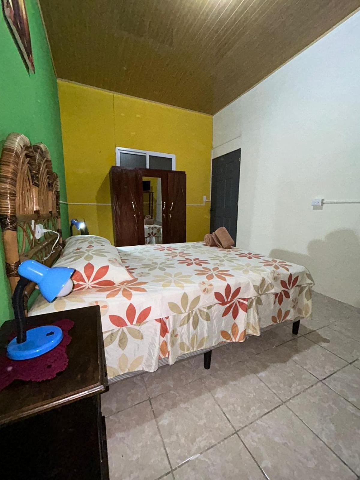 Casa Maya Itza Flores Exteriör bild