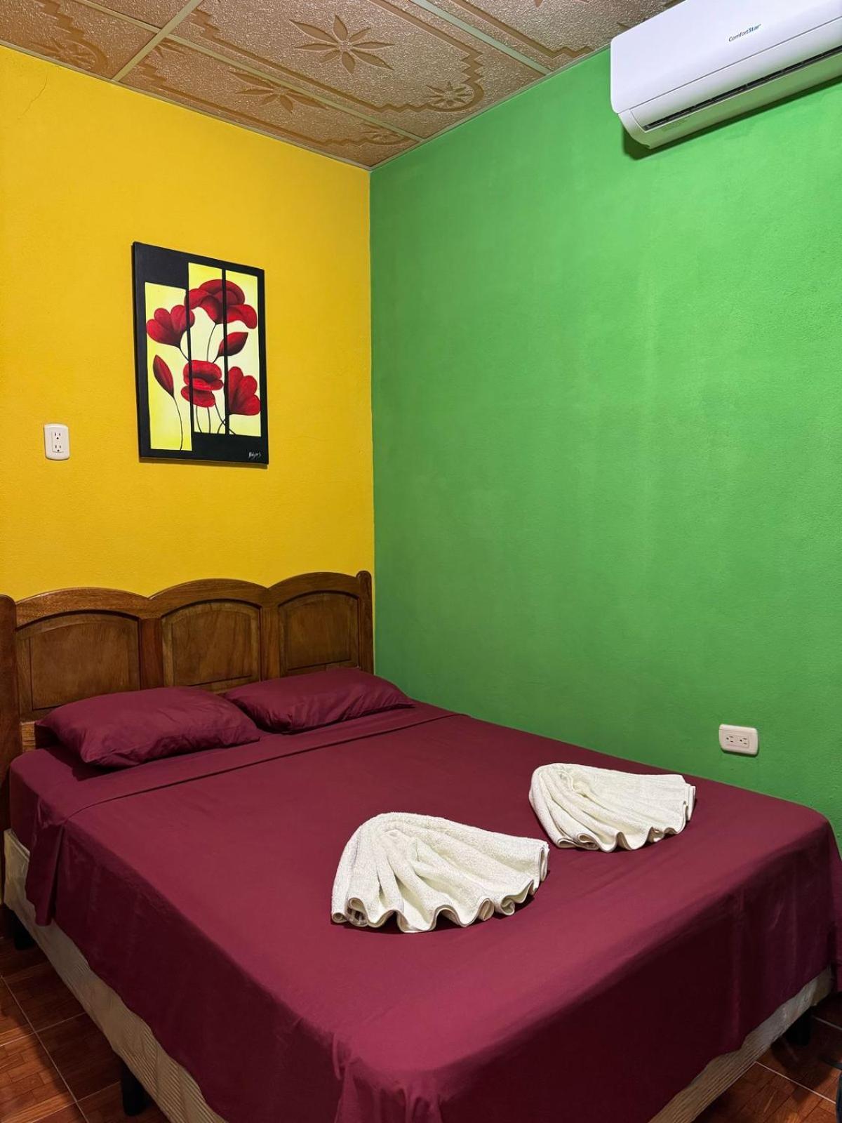 Casa Maya Itza Flores Exteriör bild