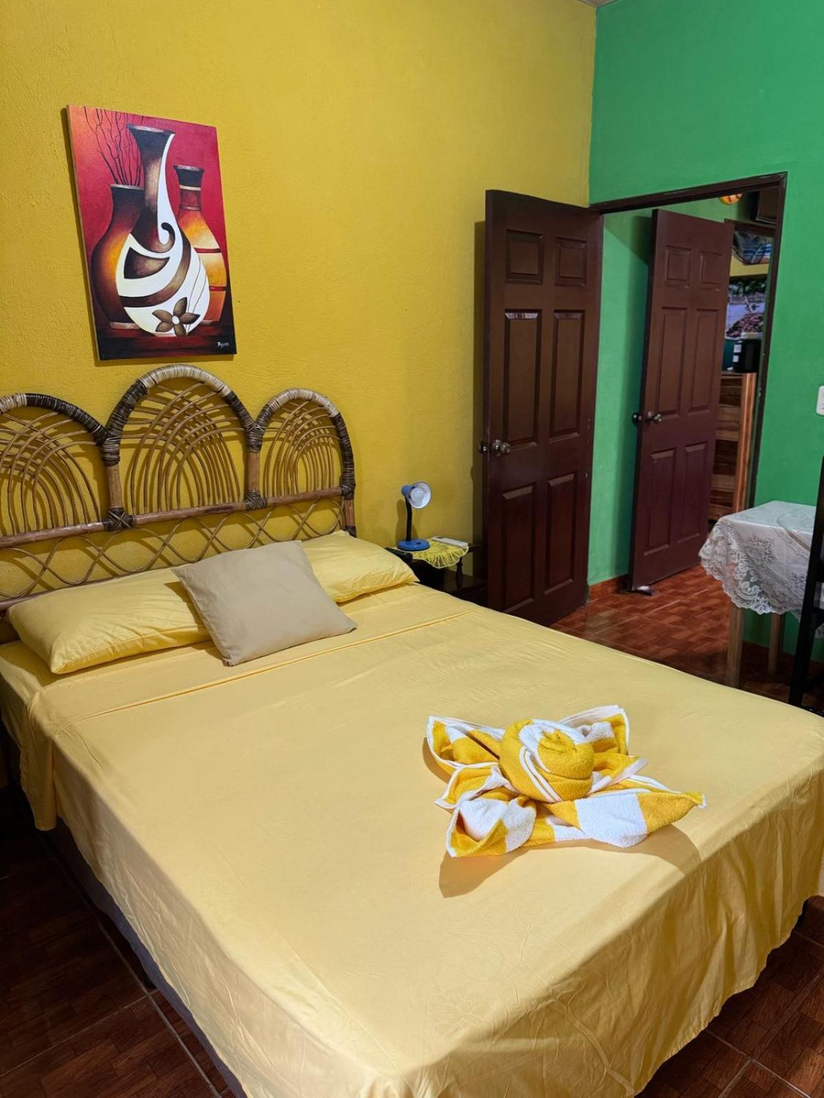 Casa Maya Itza Flores Exteriör bild