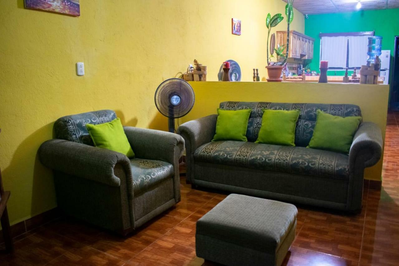 Casa Maya Itza Flores Exteriör bild