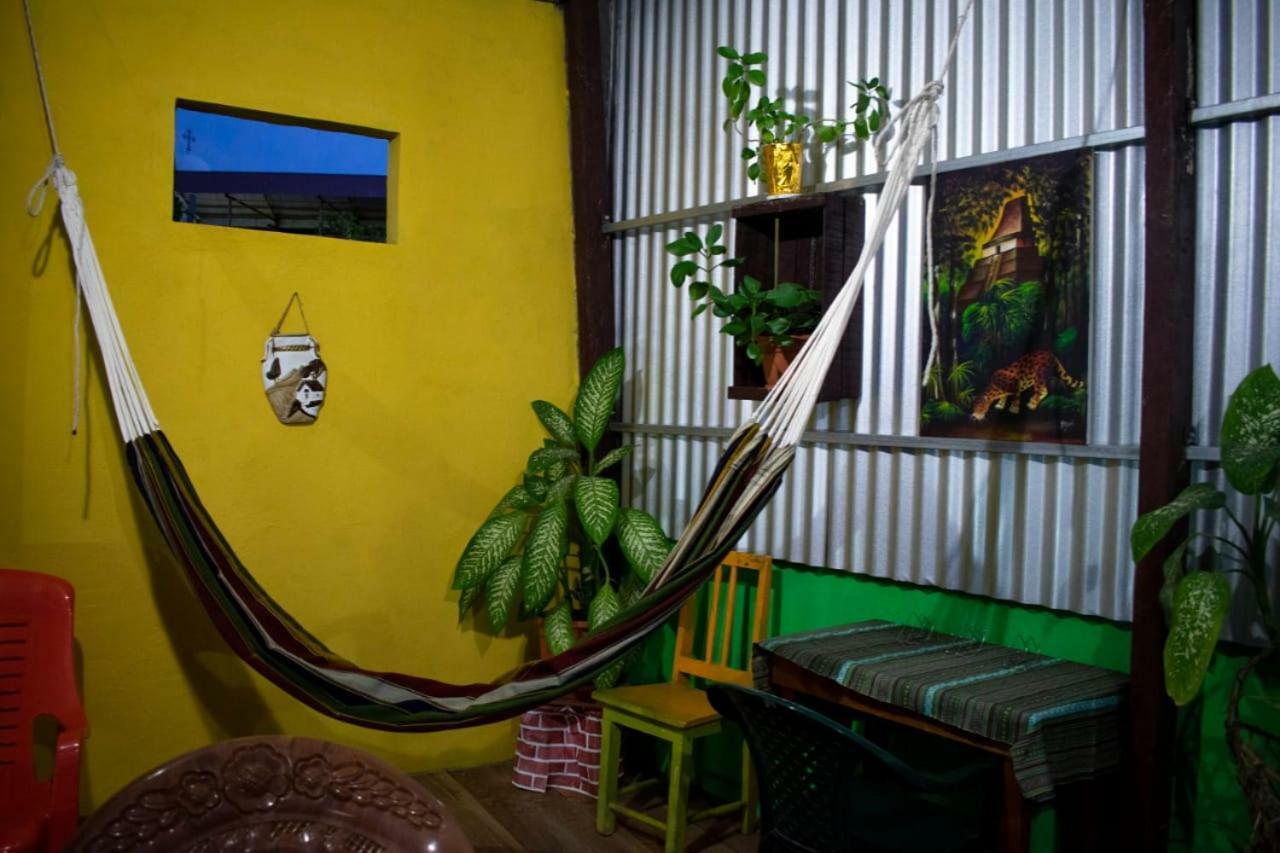 Casa Maya Itza Flores Exteriör bild