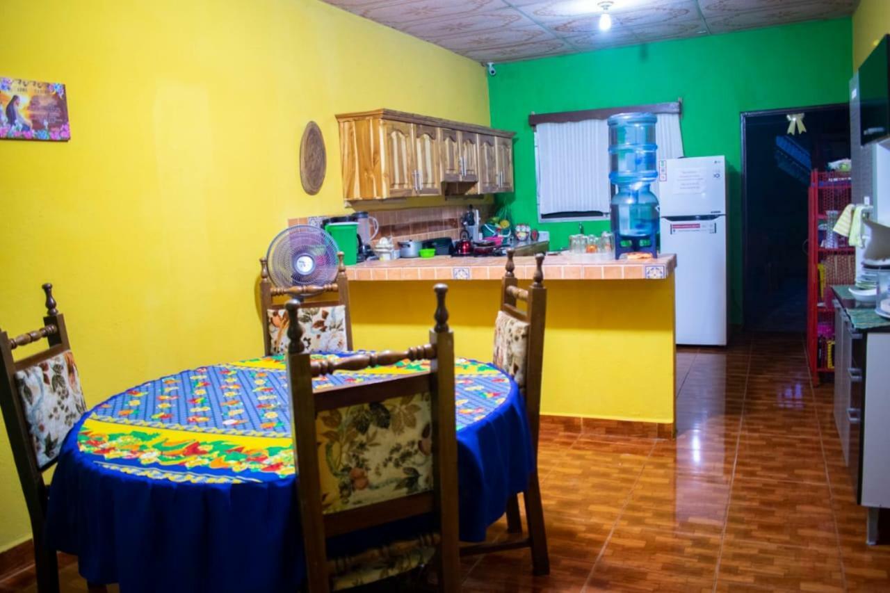 Casa Maya Itza Flores Exteriör bild